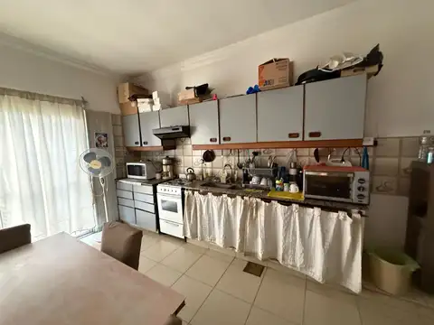 VENTA de CASA tipo 3 ambientes con pileta y quincho
