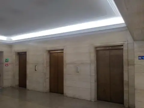 Oficina en Alquiler con 1 cochera