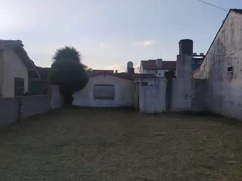 Excelente Ubicación Oportunidad Casa a Reciclar calle Vía Reggio