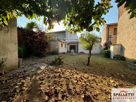 Casa en venta de 2 dormitorios c/ cochera en Ramos Mejía