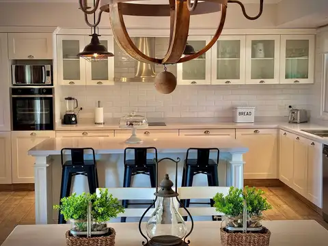 Casa 6 ambientes con 3 baños