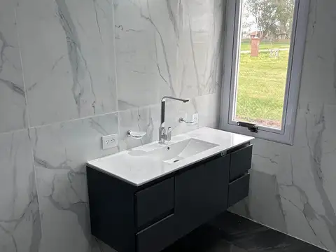 Casa 4 ambientes con 2 baños