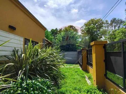Casa en Venta con 2 cocheras