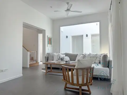 Casa en Venta con 4 cocheras