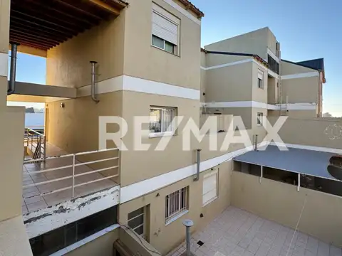 EDIFICIO EN VENTA I 21 DEPARTAMENTOS I 3 LOCALES