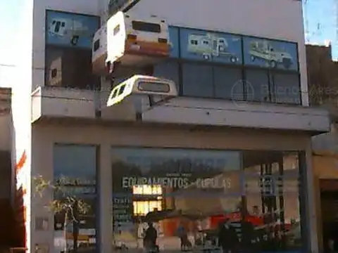 VENTA Local en Caseros 1717, muy vistoso, casi 700 m2. Mixtura 4