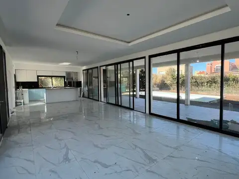 Casa 6 ambientes con 3 baños