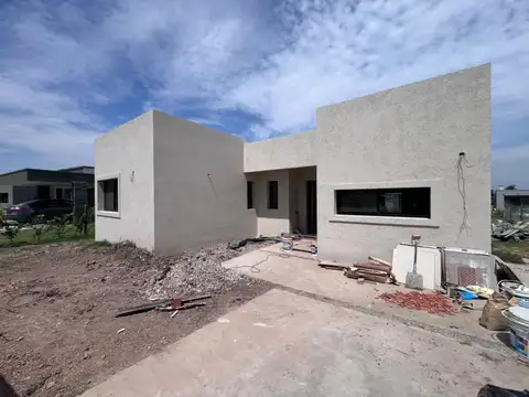 NO APTO CREDITO Casa de pozo en Venta en San Sebastian TRES DORMITORIOS ppal en suite con vestidor! En San Sebastian Area 13