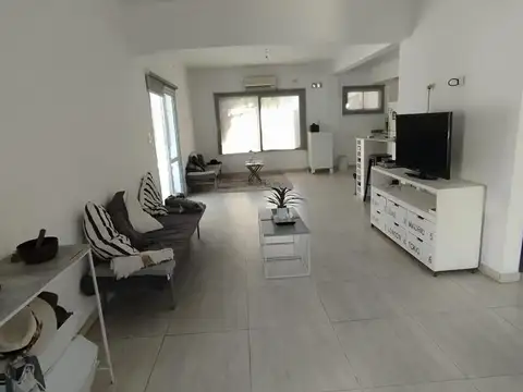 Casa 4 ambientes con pileta - en venta - El Carmencito