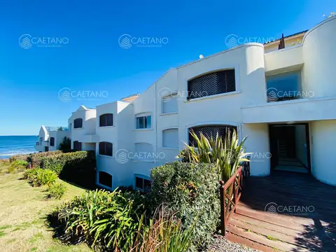 Apartamento en Venta 3 Dormitorios + Servicio Frente al Mar
