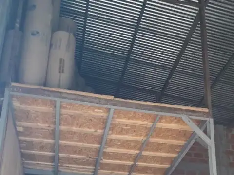 Galpon en Venta 53  mts Fondo