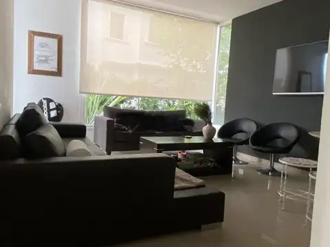 Casa en Alquiler Temporal con 2 cocheras