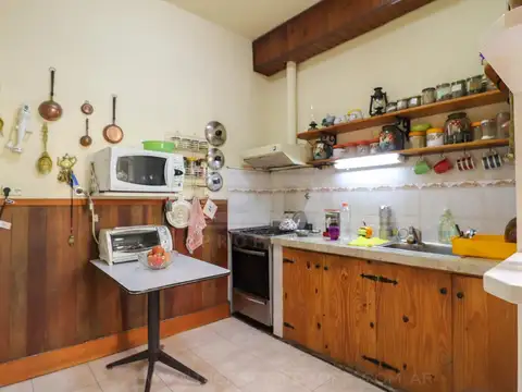 Casa 6 ambientes con 2 baños