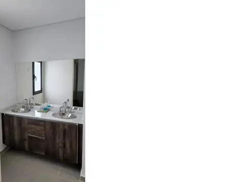 Casa en Alquiler Temporal con 3 cocheras