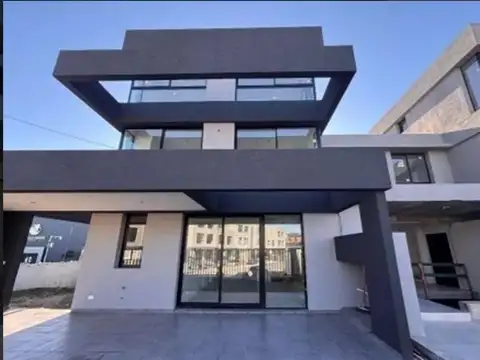 Depto Tipo Casa en Venta de 6 ambientes
