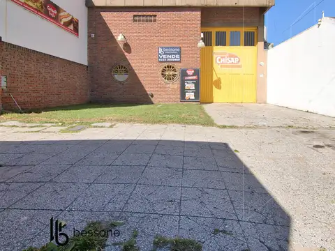 Galpón con Losa y camara Frigorifica Zona Champagnat y Libertad