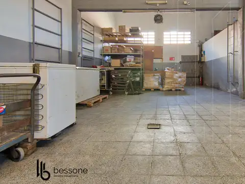 Galpón con Losa y camara Frigorifica Zona Champagnat y Libertad