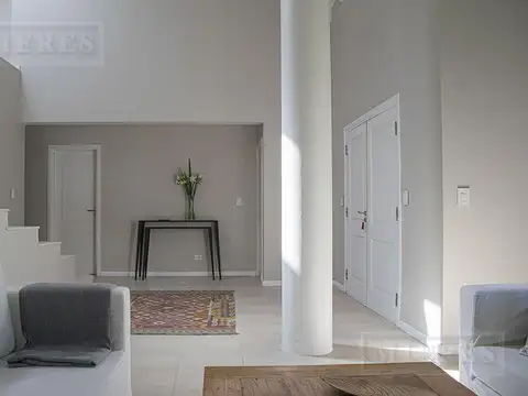 Casa en Alquiler con 1 cochera