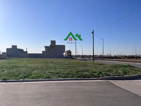 Terreno en venta en Pampas de Manantiales – Lote esquina de 387 m² en zona residencial