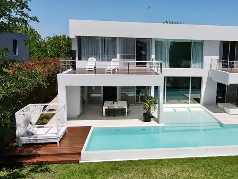 Casa en Alquiler de 4 dormitorios