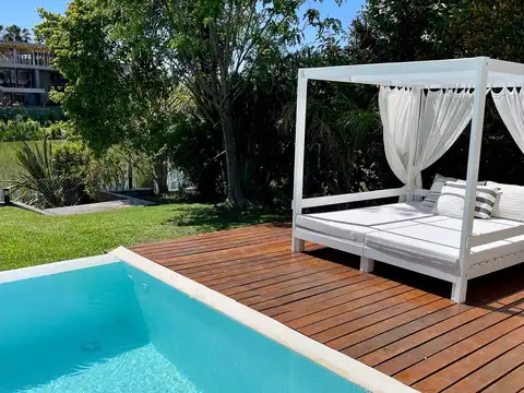 Casa en Alquiler con 2 cocheras