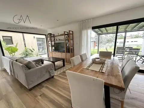 Bahía Thetis 3800, Mar Del Plata, Buenos Aires, Argentina.