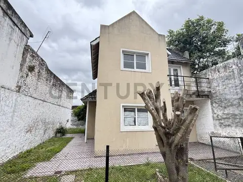 Dúplex con gran parque privado en entorno verde de Turdera