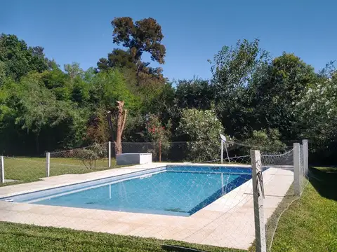 Casaquinta + departamento en venta en Loma Verde