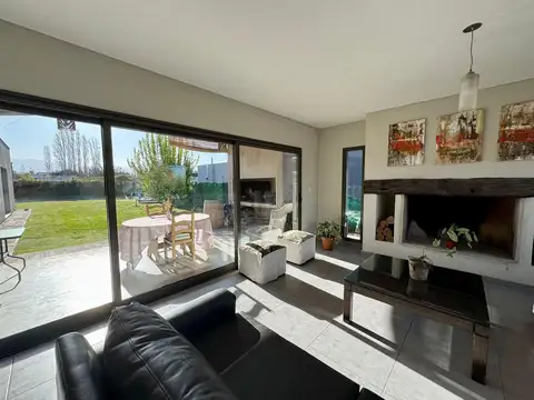 Casa en Venta en Lujan De Cuyo, USD 245.000