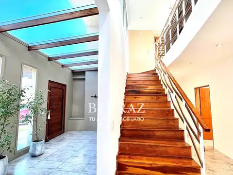 Casa 5 ambientes con 4 baños