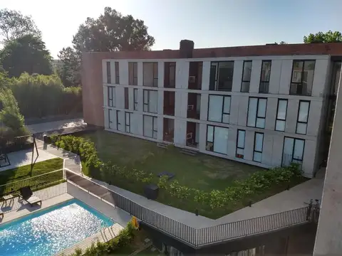 Club Bamboo  -- Pilar  - 100