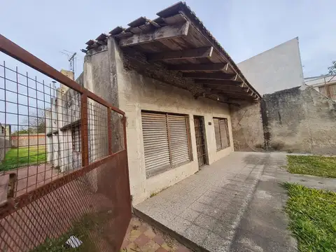 42 e/ 148 y 149 N 2680