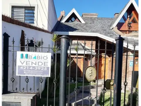 EXCELENTE CHALET EN 3 PLANTAS DE CATEGORIA- BANFIELD