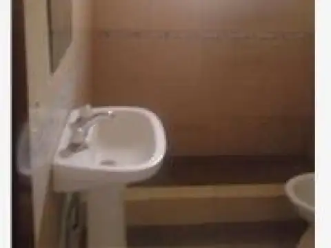 Casa 6 ambientes con 2 baños