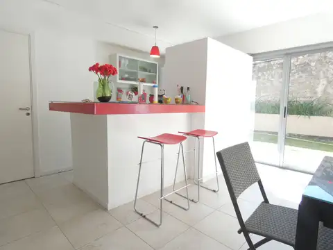 Depto Tipo Casa en Alquiler con 1 cocheras
