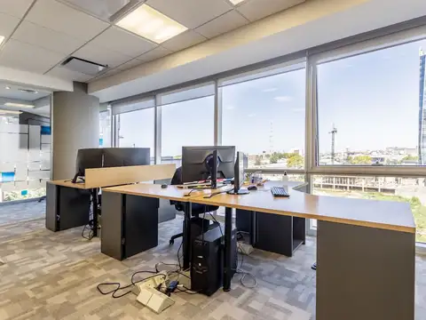 Oficina en Alquiler con 2 cocheras