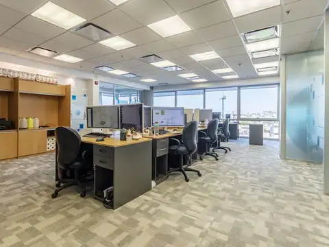 Oficina 5 ambientes con 2 baños