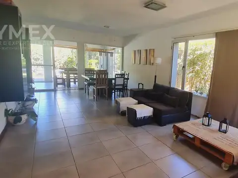 Casa 5 ambientes con 2 baños