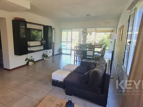 Casa en Venta con 2 cocheras