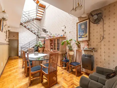 Martínez Castro 700