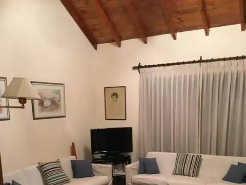 Casa en Venta con 3 cocheras