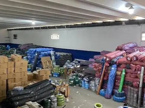 Galpón con local comercial