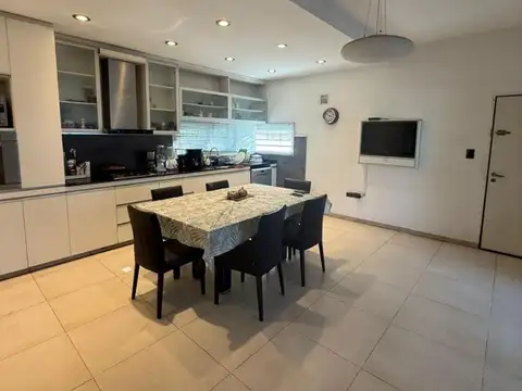 Casa 6 ambientes con 3 baños