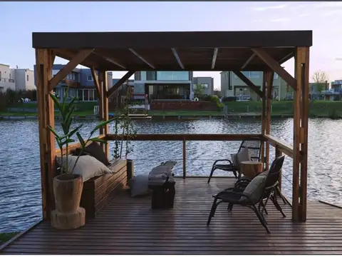 Casa 5 ambientes con 5 baños