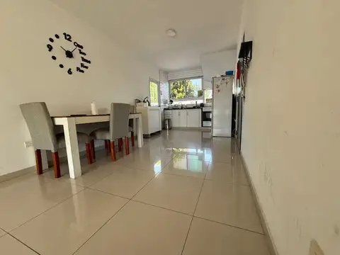 av campo de mayo 7200, Piso 1