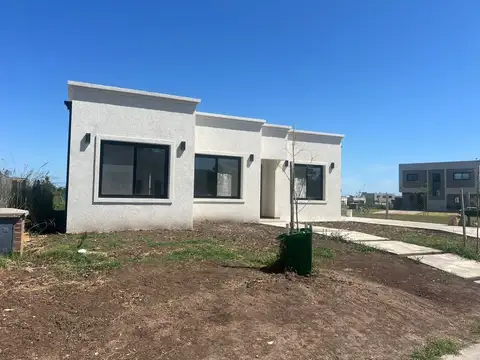 Casa  en Venta en Santa Elisa, Pilar del Este, Pilar