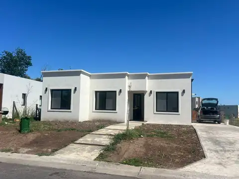 Venta casa 4 ambientes, 3 dormitorios, escritorio, Santa Elisa .