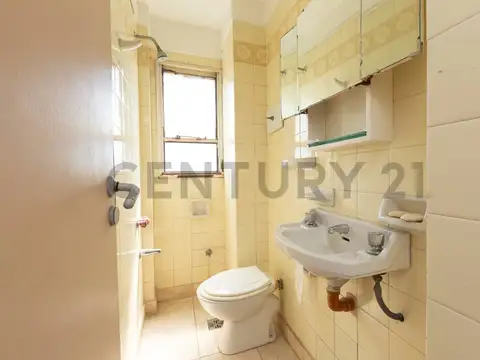 VENTA DE 3 AMBIENTES CON DEPENDENCIA Y BALCÓN EN FLORESTA