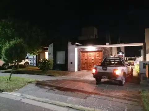 Casa en alquiler temporario - 2 Dormitorios 2 Baños - Mar de Ajó