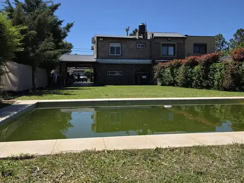 Casa 7 ambientes con 2 baños